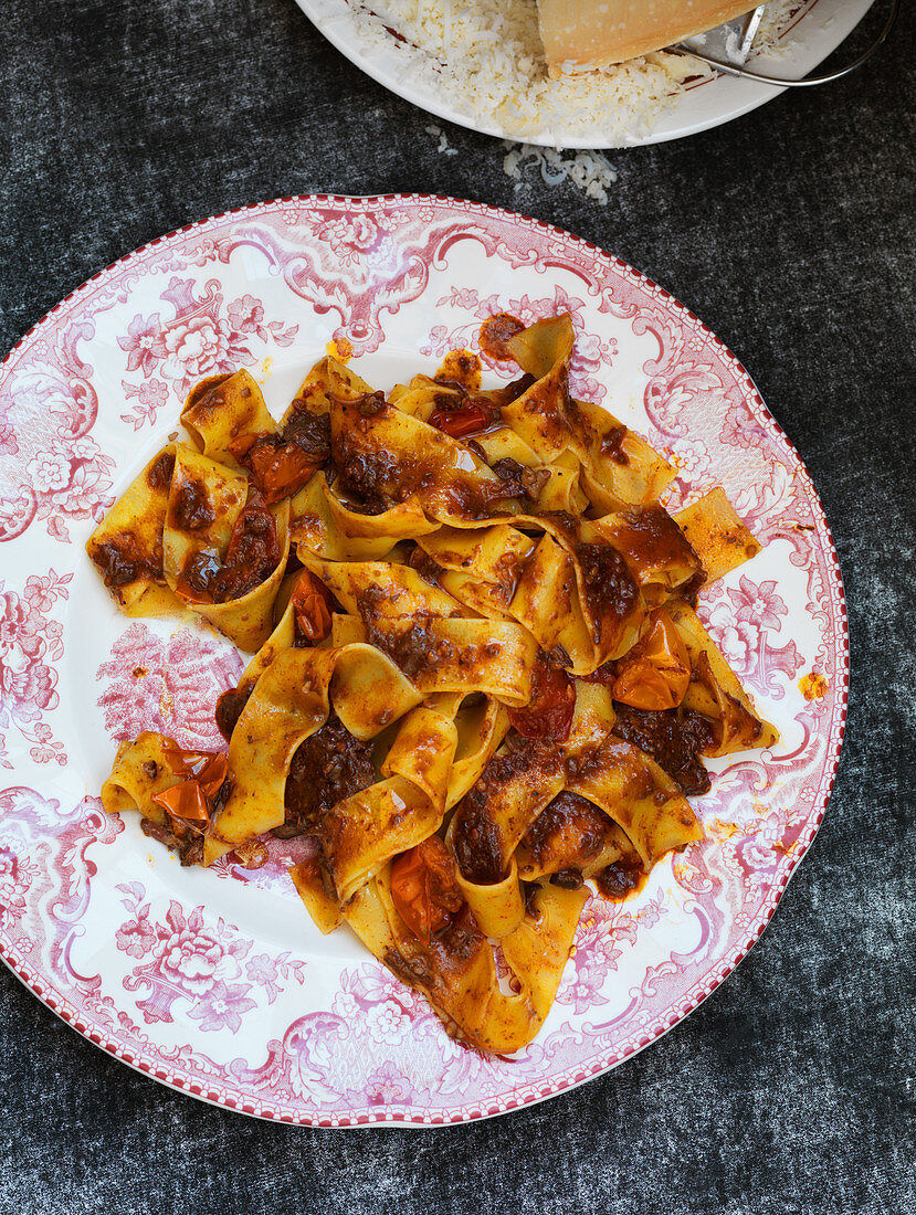 Pappardelle mit Ochsenbacken-Ragout