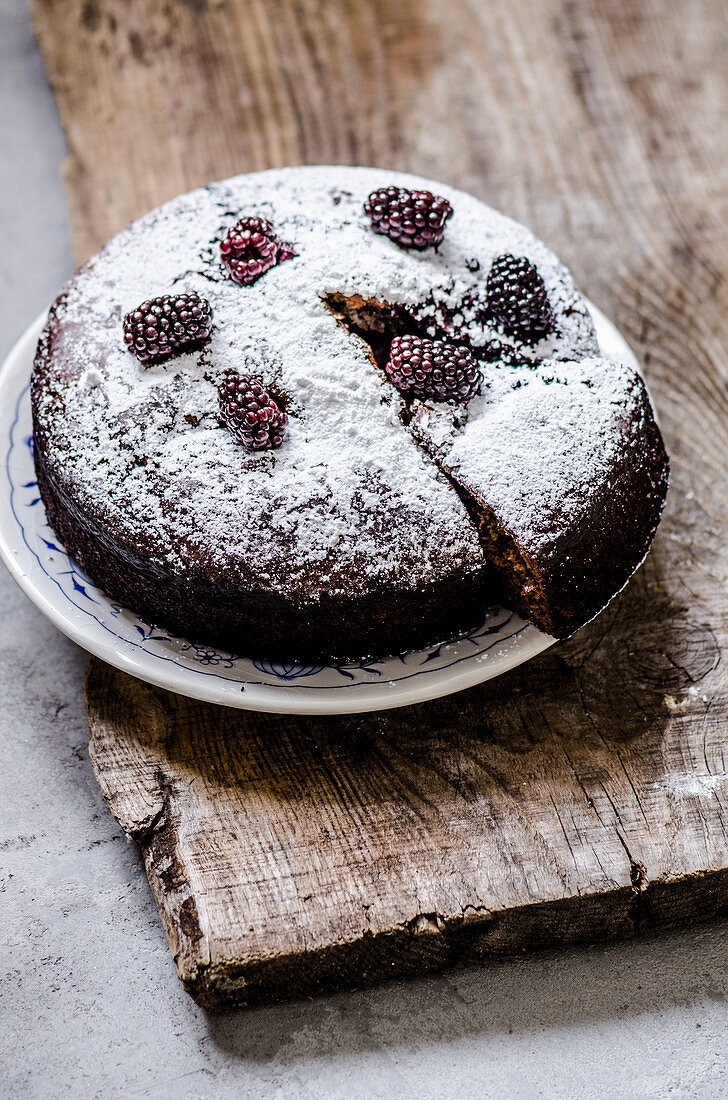 Blackberry pie and icing sugar