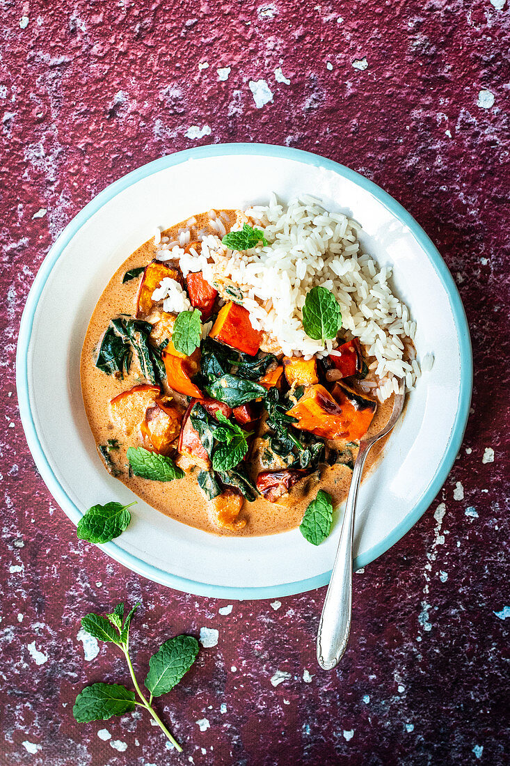 Pumpkin curry with spinach