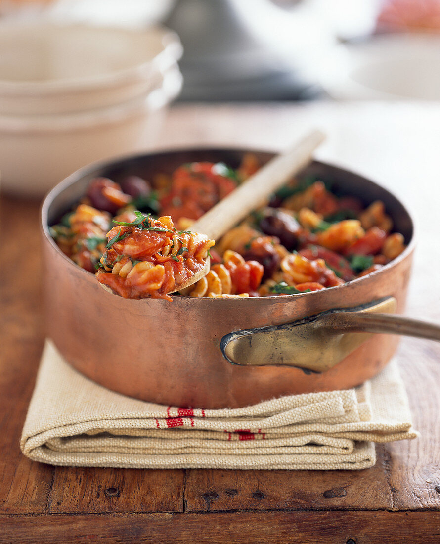 Pasta with tomato, herbs and olives