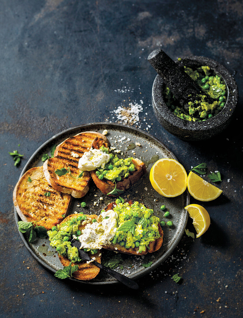 Bruschetta with mushy peas and yoghurt feta spread