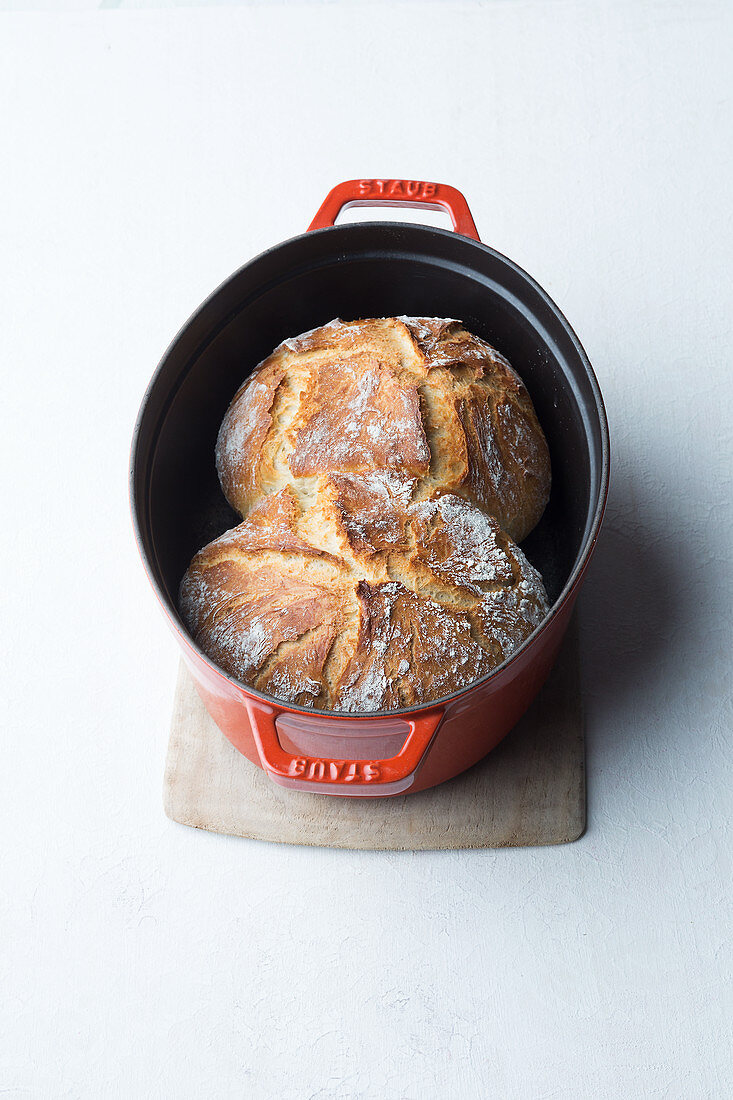 Spelt bread baked in a pot