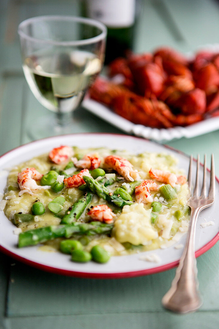 Risotto mit Spargel, Erbsen und Krustentieren