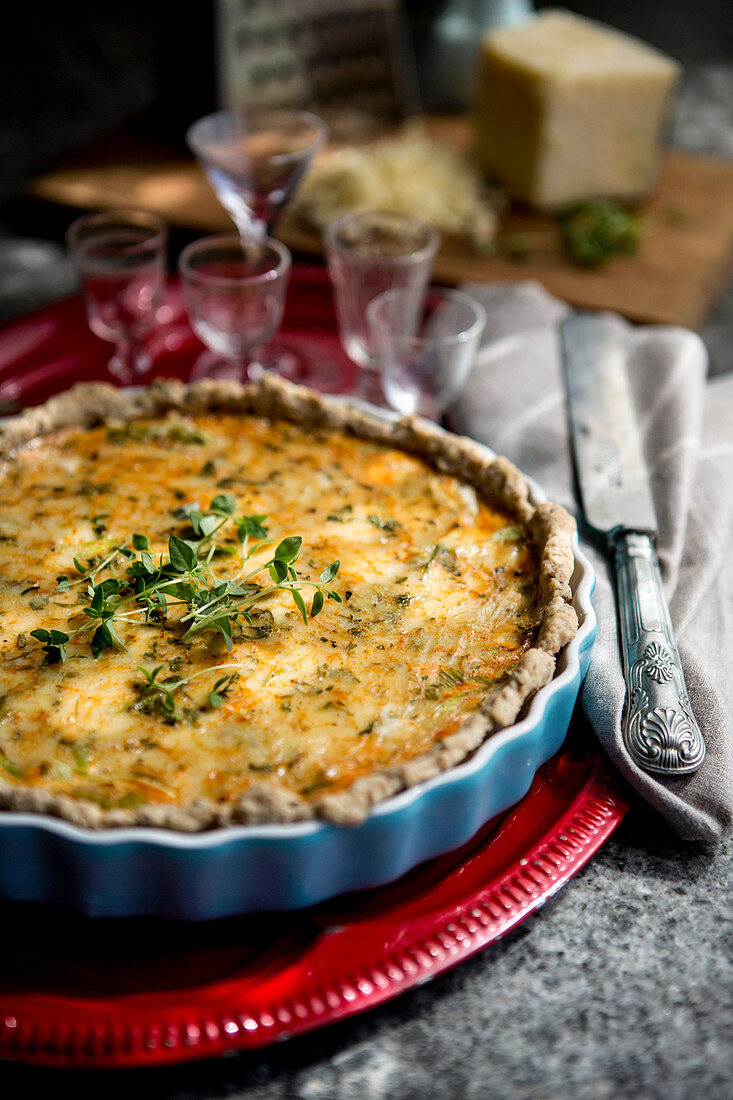 Quiche mit Prästost-Käse, Lauch und Walnüssen (Schweden)