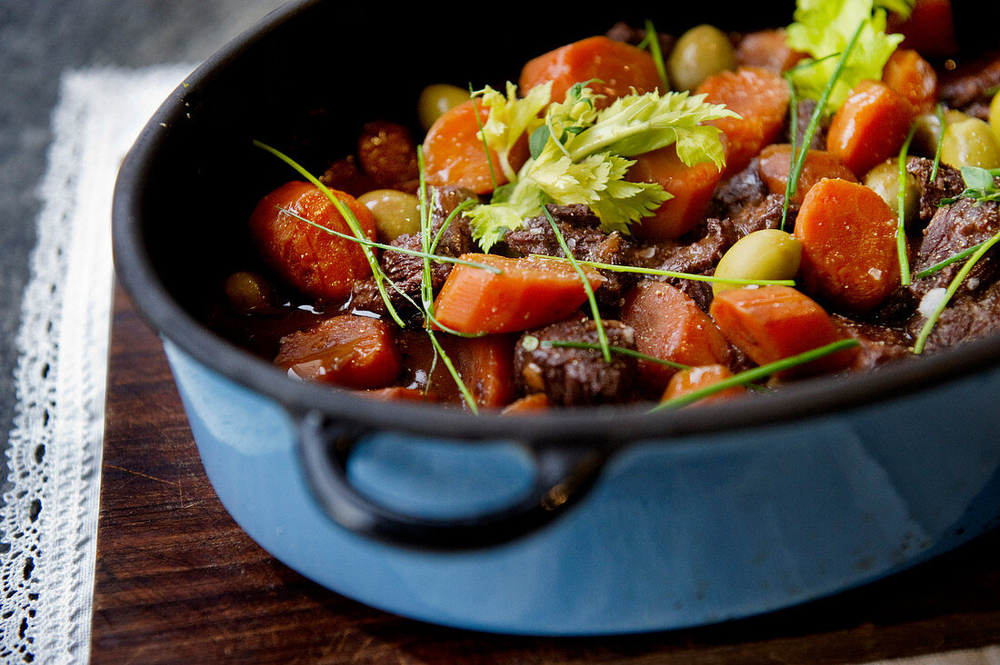 Veal ragout with carrots, olives and chocolate