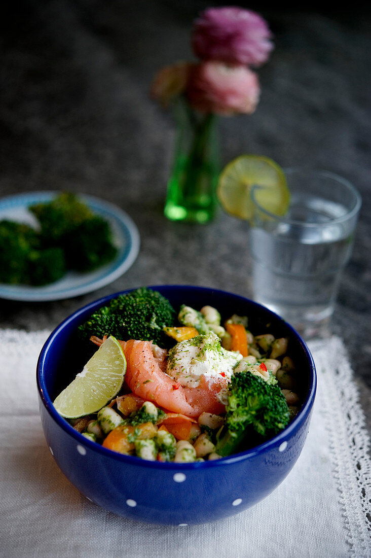 Bean salad with salmon, broccoli and lime cream