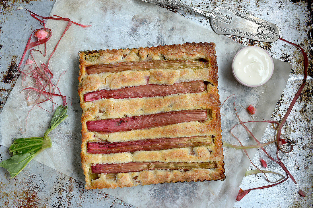 Rhubarb almond cake