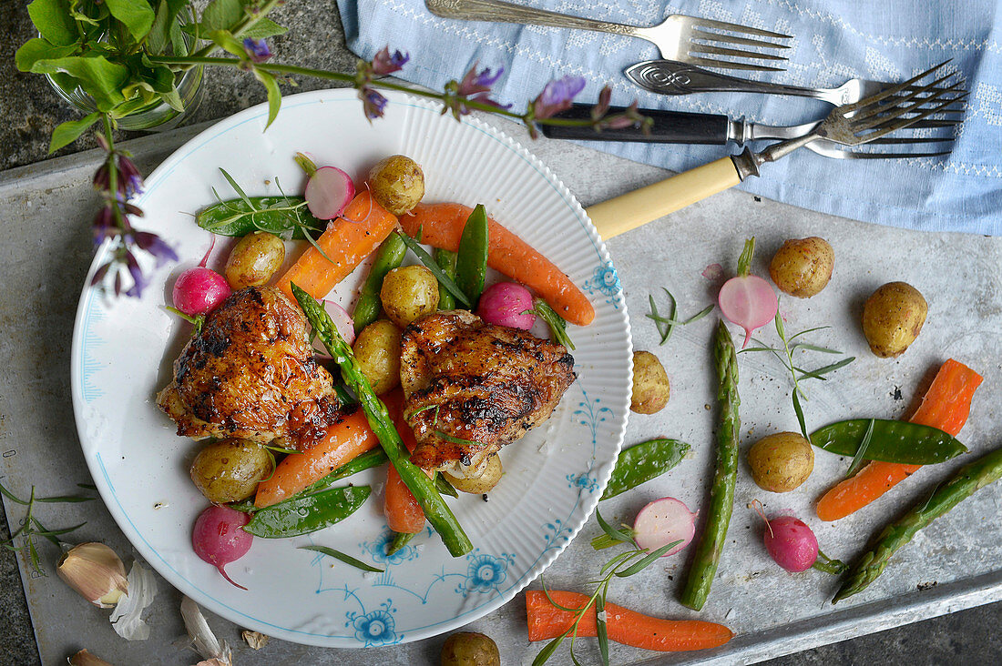 Grilled chicken with potatoes and vegetables