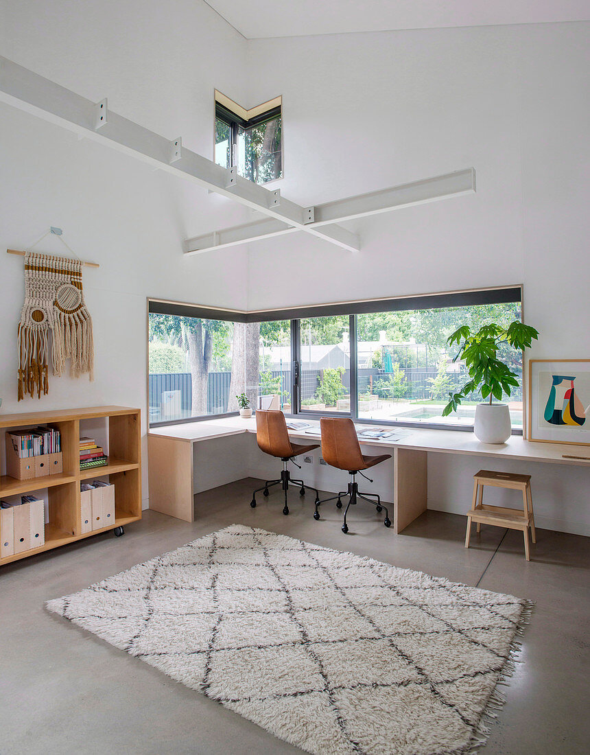 Circumferential desk at the corner window in the large study