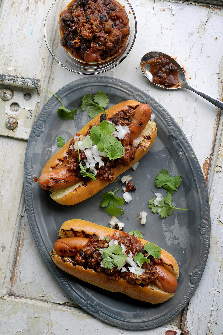 Chili Dog (Hot Dog mit hausgemachtem Chili, USA)