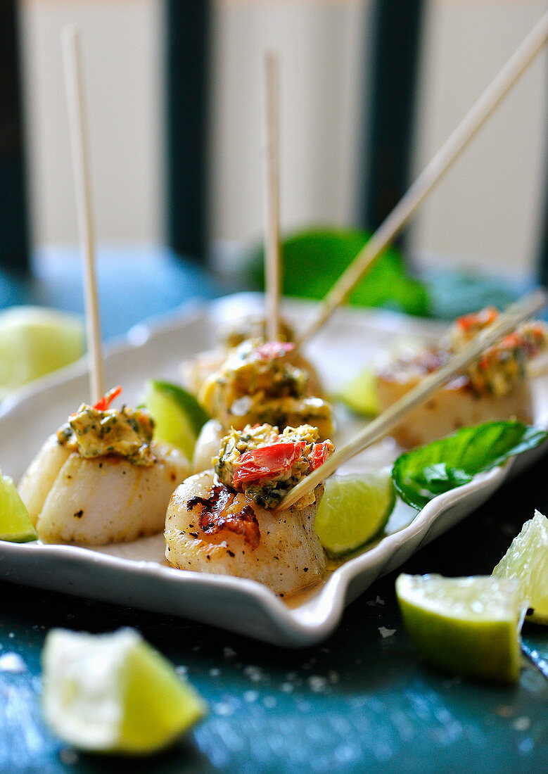 Scallops with mint butter and limes