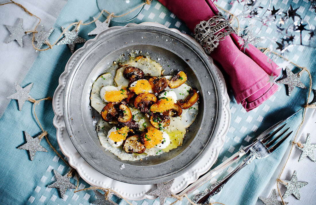 Selleriesalat mit gebräunter Zitronenbutter, Sahne und Pilzen zu Sylvester