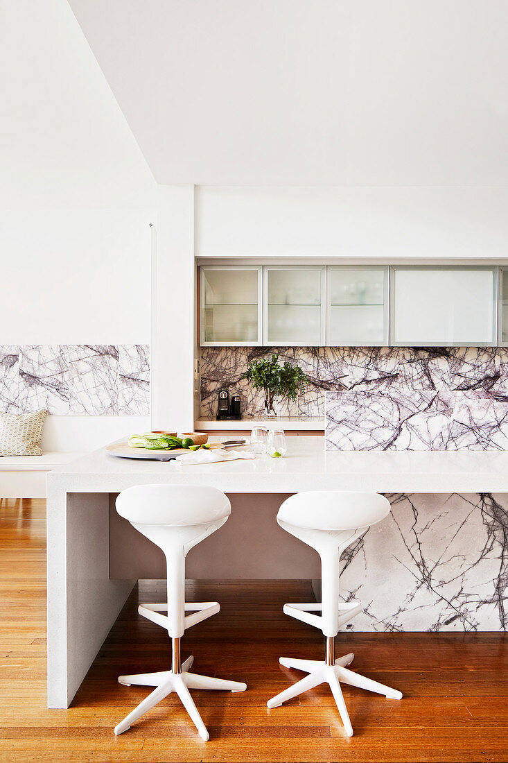 Modern kitchen in white and with marbled fronts
