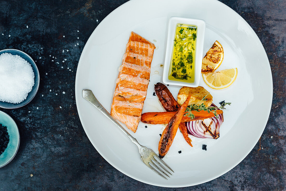 Grilled salmon with grilled carrot and sour dip