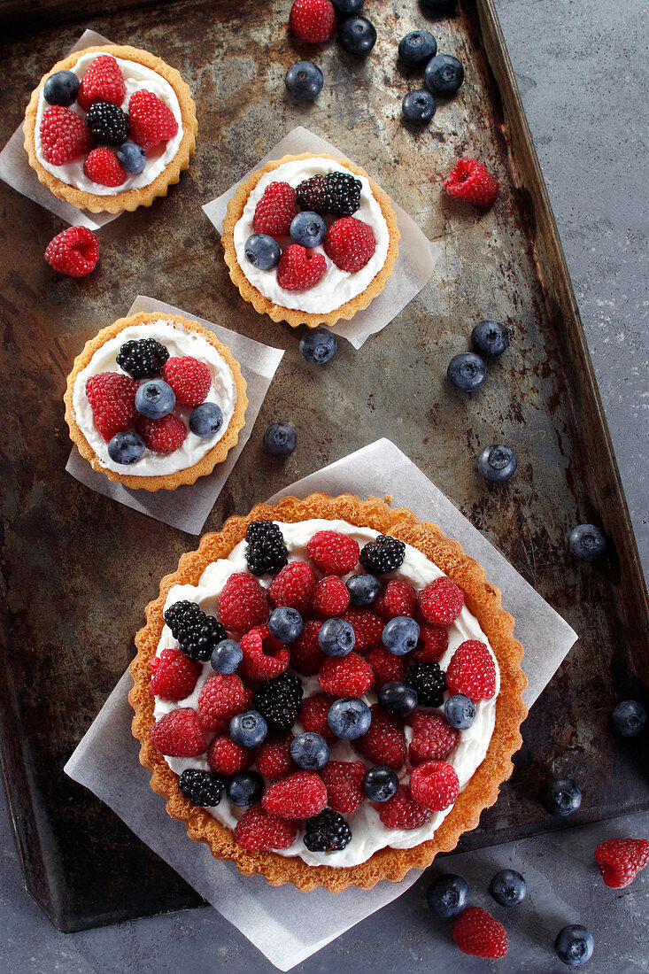 A few tarts with fresh berries