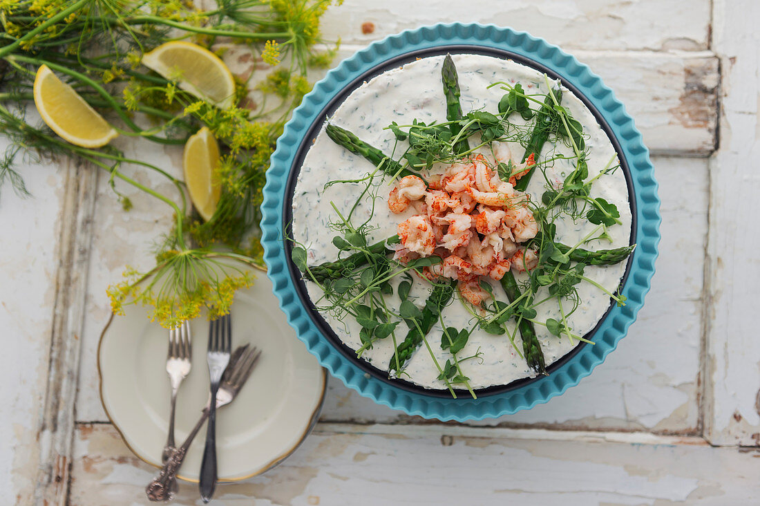 Frischkäsekuchen mit Spargel, Meerrettich und Flusskrebsen