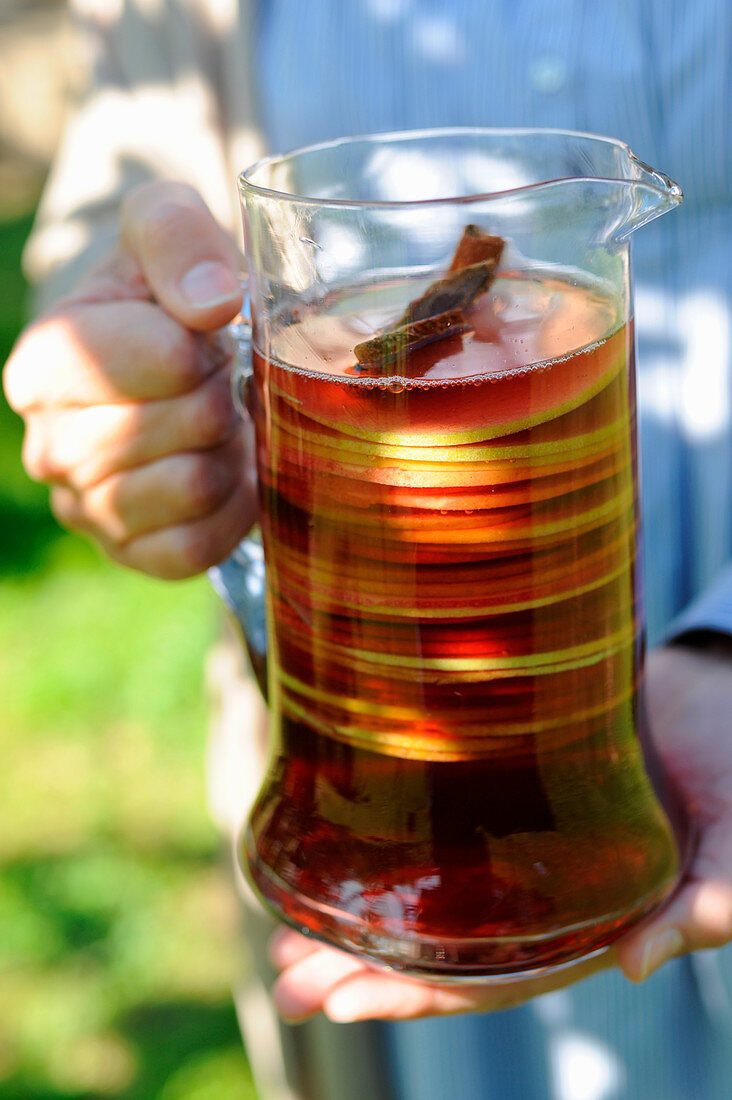 Herbst-Sangria mit Apfel