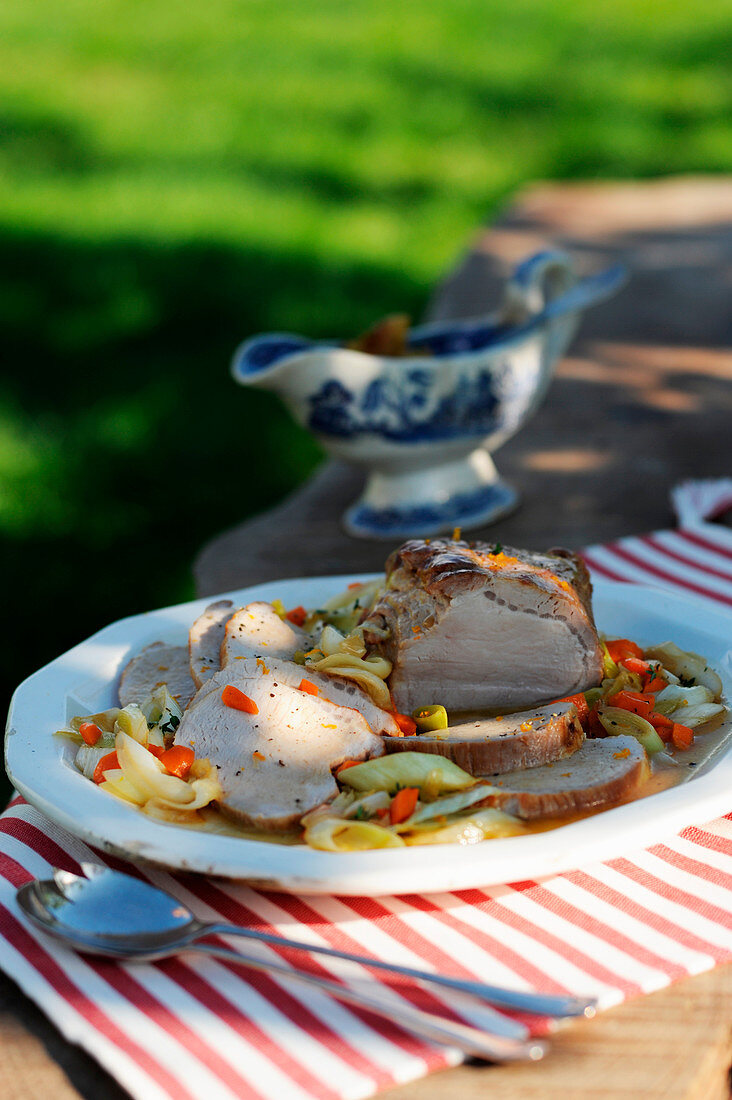 Schweinebraten in Weissweinsauce mit Apfelchutney