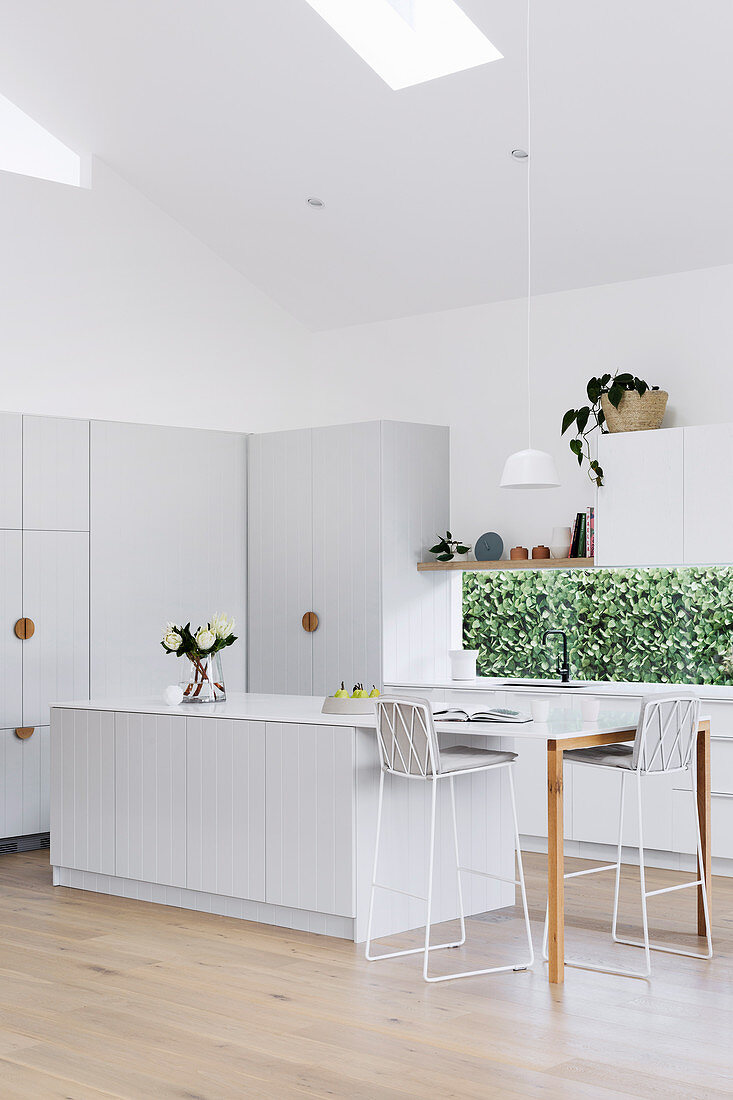 Modern country kitchen in light gray with a high ceiling