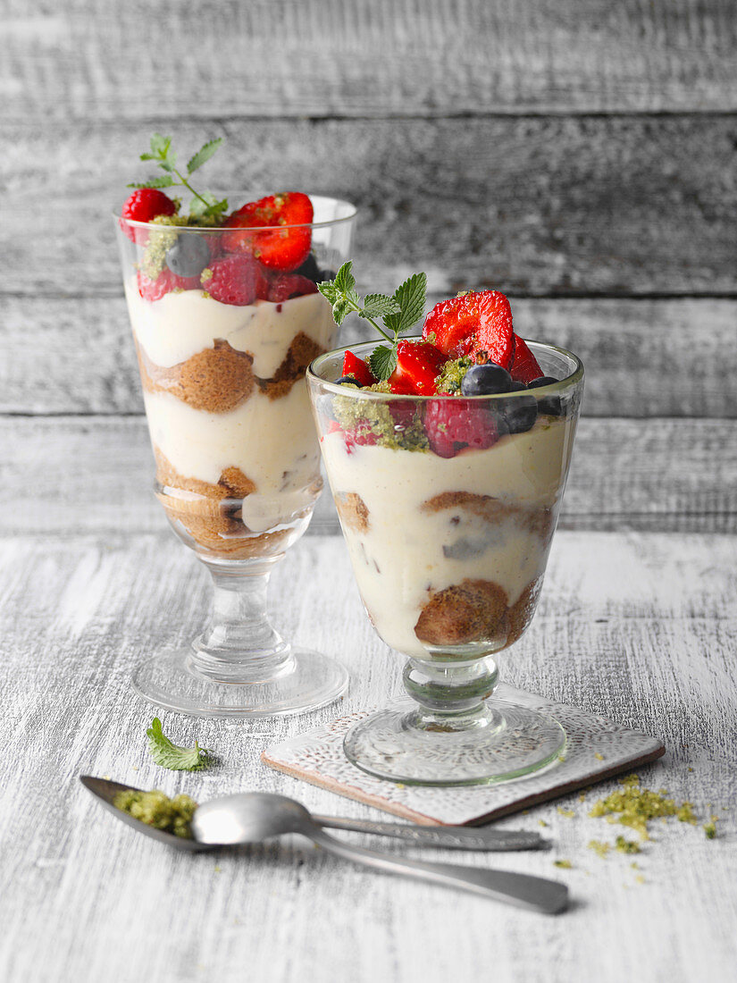 Vanilla pudding with coffee and rum with berries