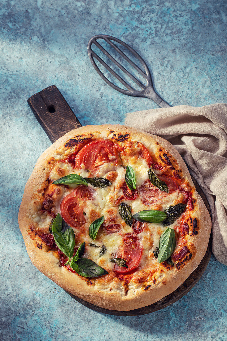 Hausgemachte Pizza Margherita