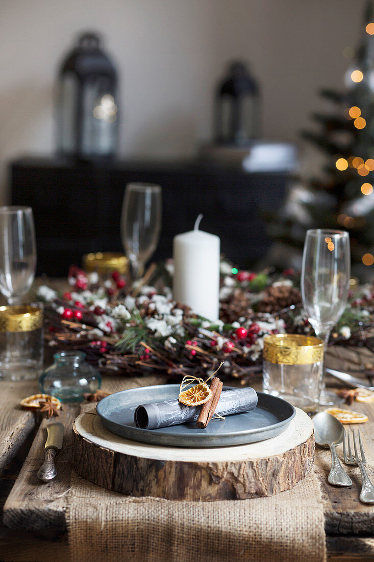 Inspiring christmas decorating table