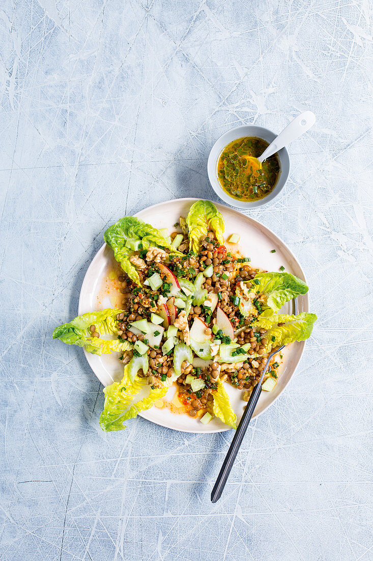 Lentil and apple salad with honey and walnuts