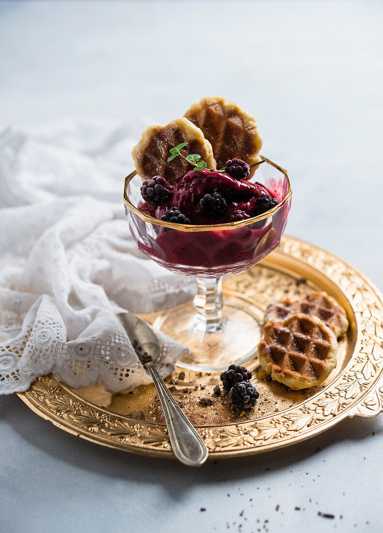 Frozen soya yoghurt with blackberries and waffle biscuits, vegan