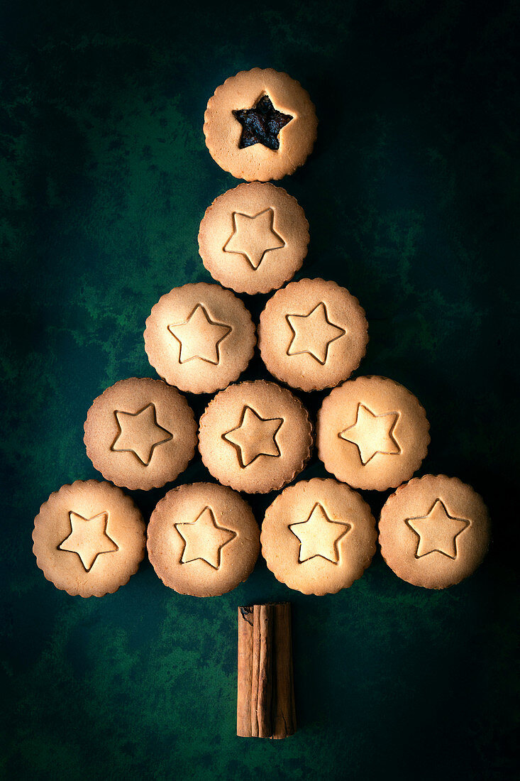 A Christmas tree made using gingerbread fruit mince pies and cinnamon sticks