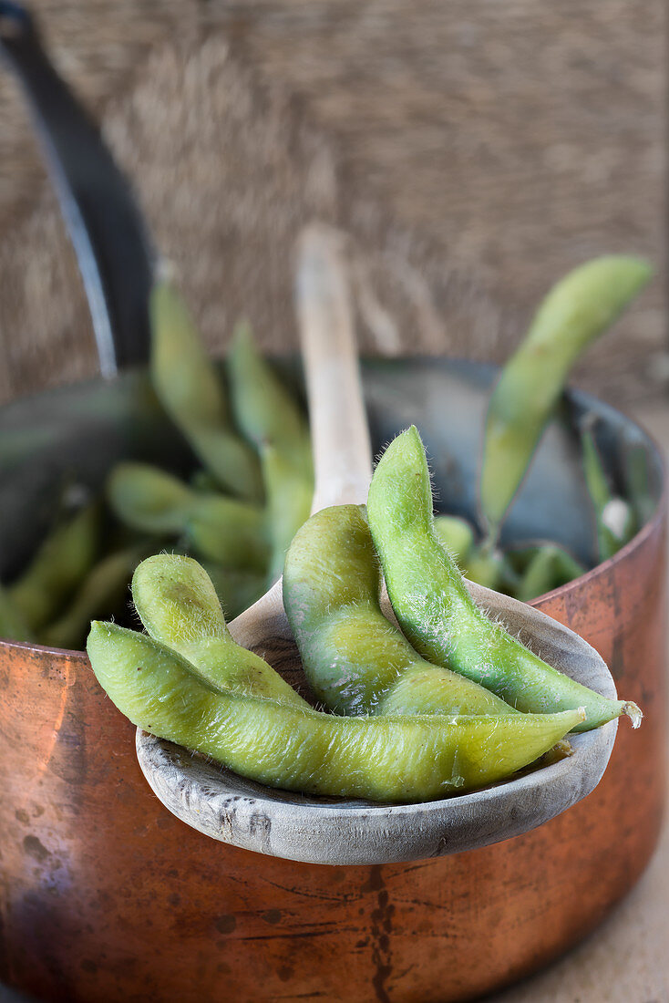 Steamed soya beans