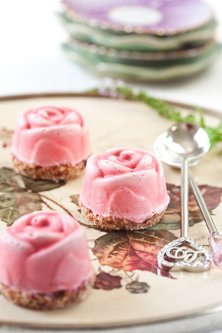 Rose cakes for the Jewish New Year