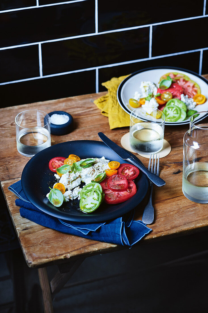 Ricotta-Tomaten-Salat mit Sardellendressing