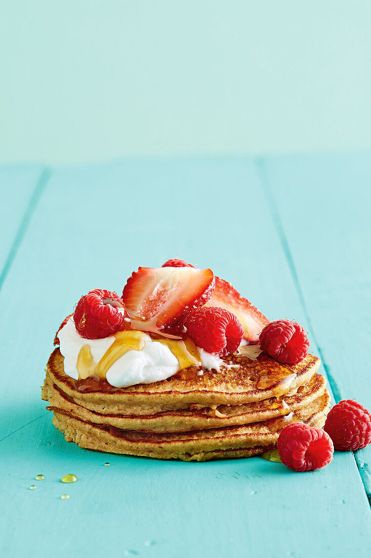 Muesli pancakes with berries