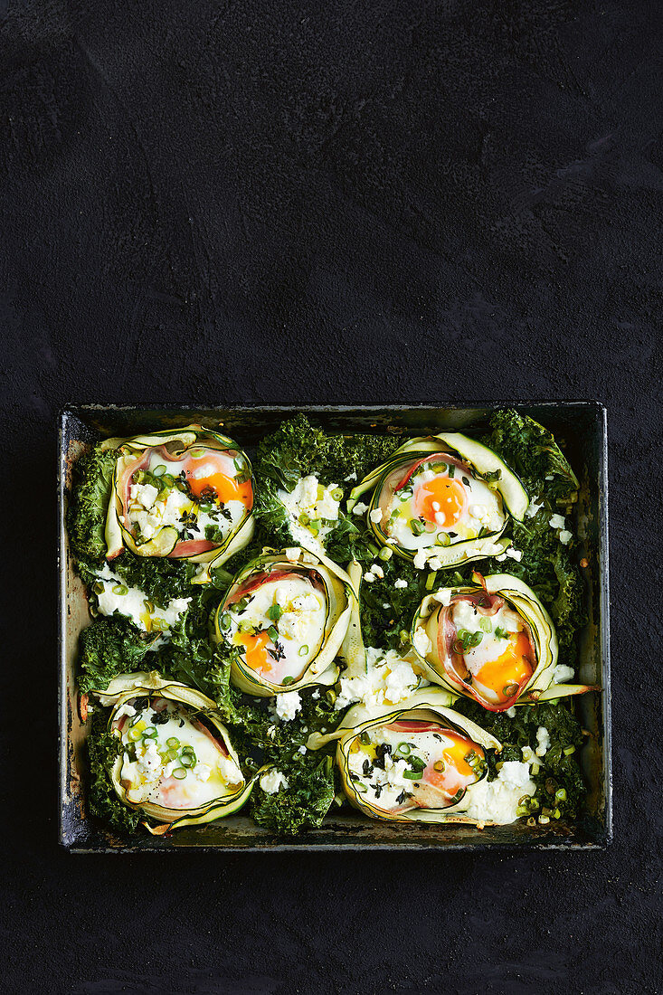 Zucchini rolls with egg and kale