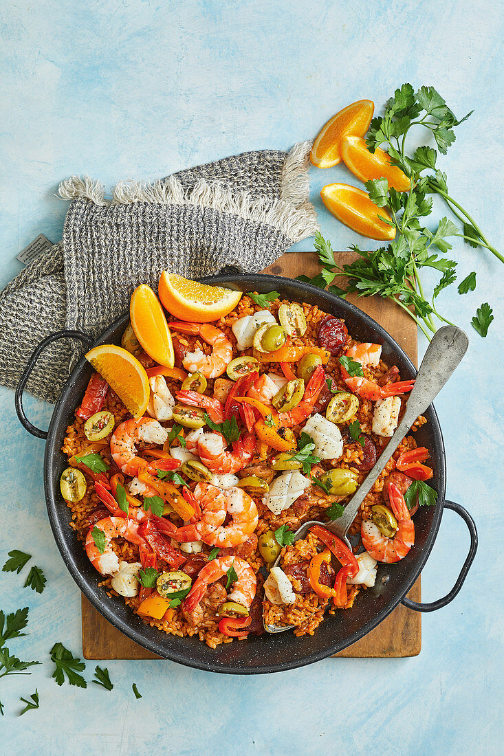 Paella mit Hähnchen, Chorizo und Meeresfrüchten