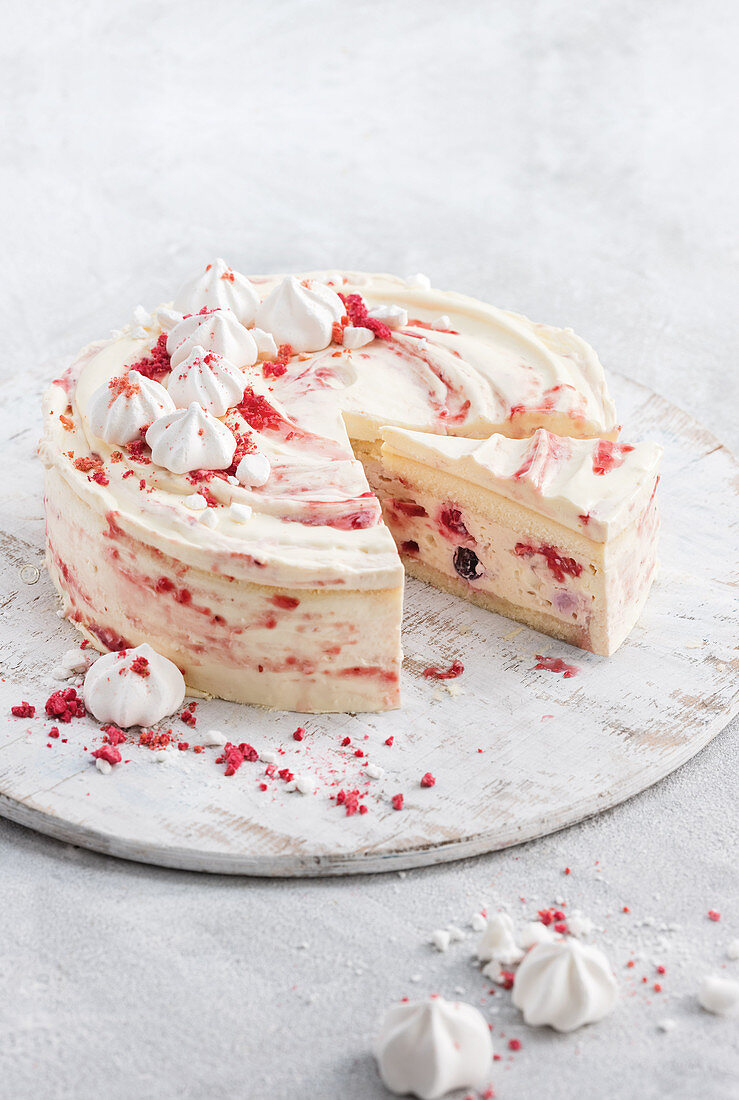 Eton mess swirl cheesecake with raspberries