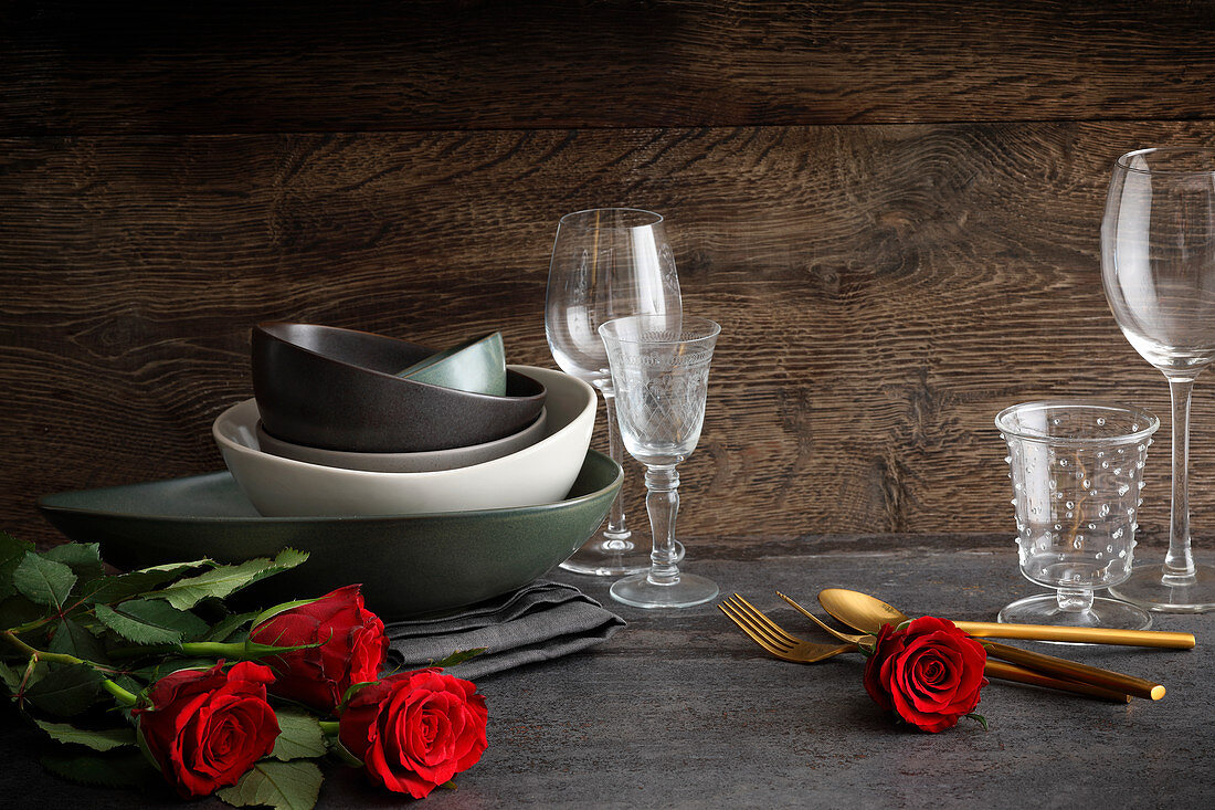 Bowls, glasses and cutlery for setting the perfect table