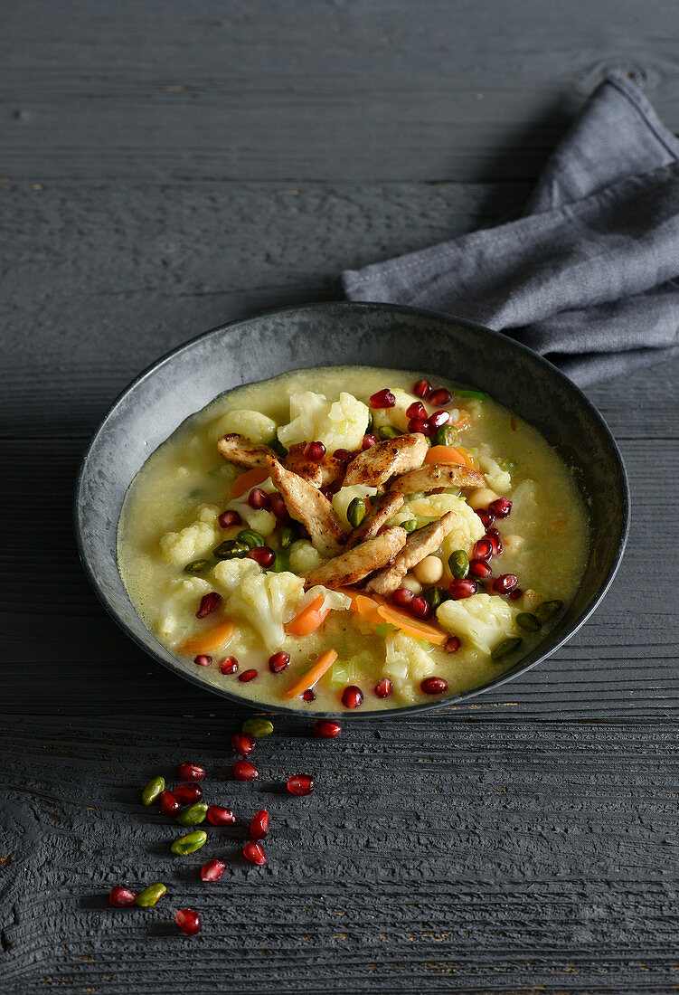 Oriental low carb cauliflower stew with chicken