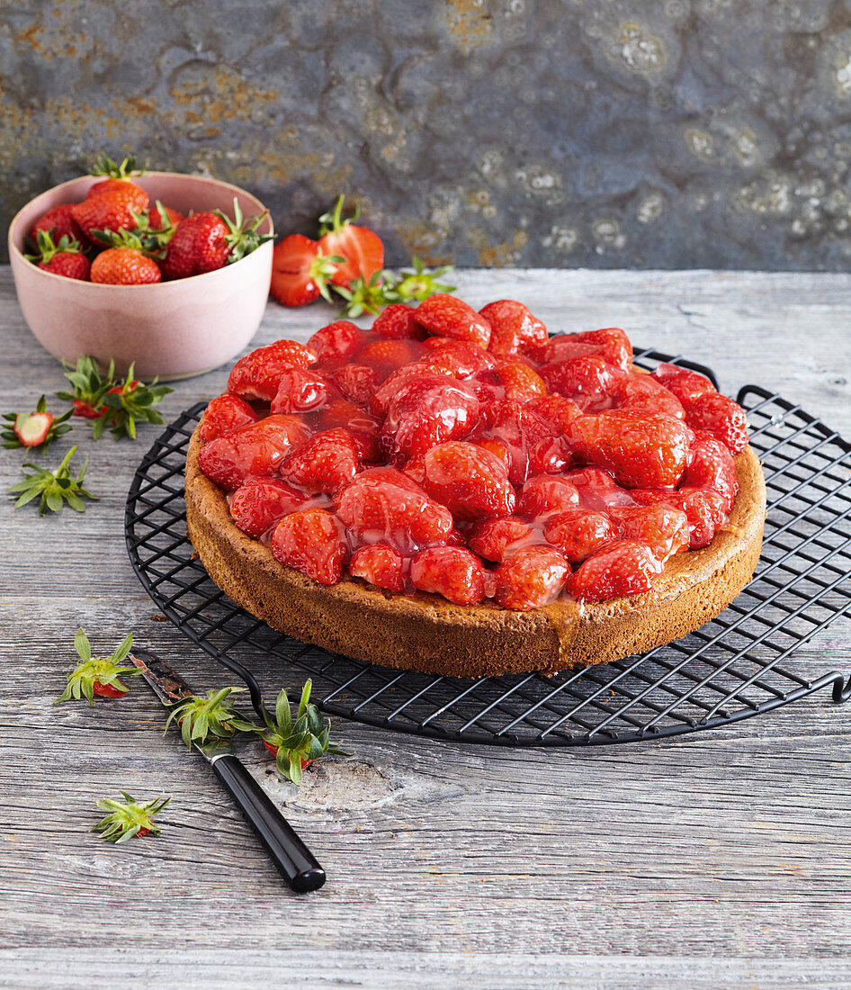 Strawberry tart with tart glaze