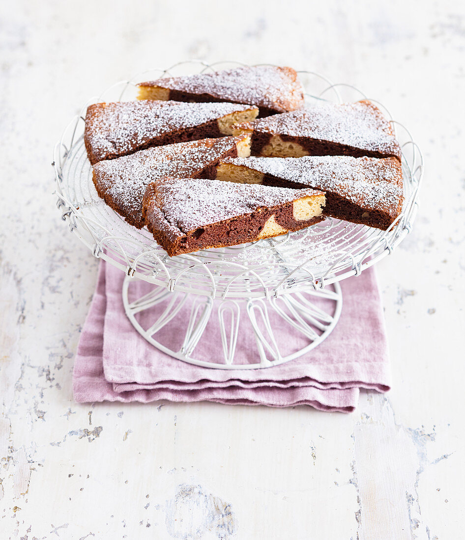 Gingerbread cake with almonds and cocoa