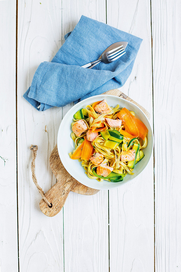 Vegetable tagliatelle with salmon