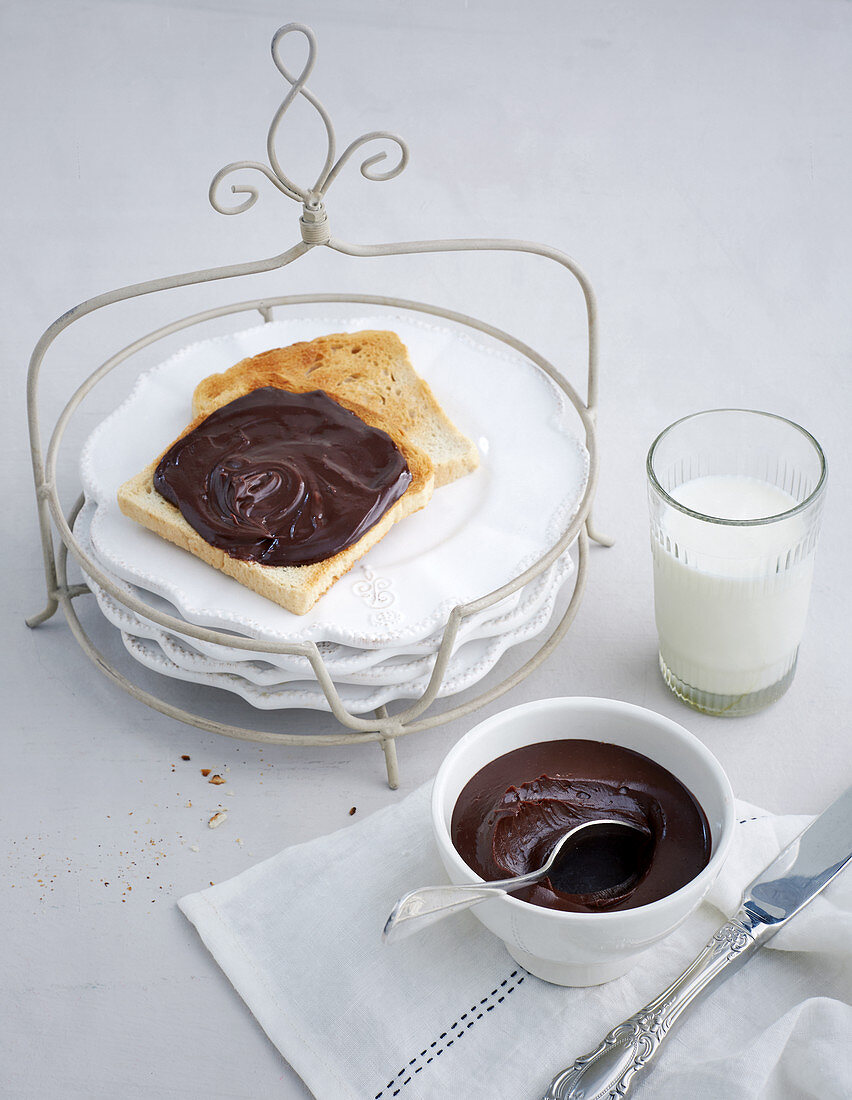 Dark chocolate spread and nut nougat cream