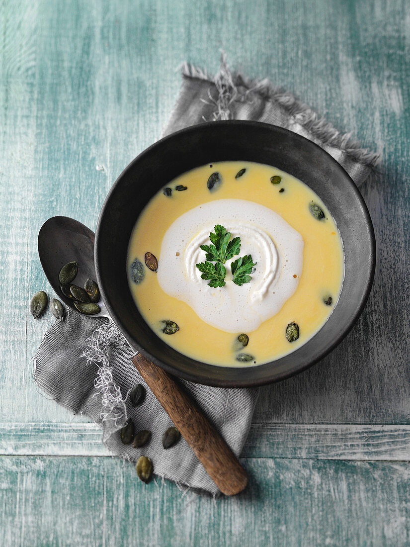 Kürbis-Kartoffel-Suppe mit gerösteten … – Bilder kaufen – 12572786 ...