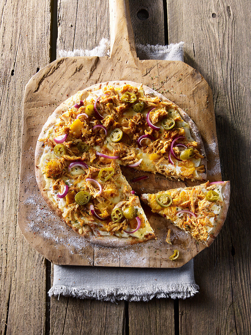 Pulled chicken pizza with pineapple and red onions