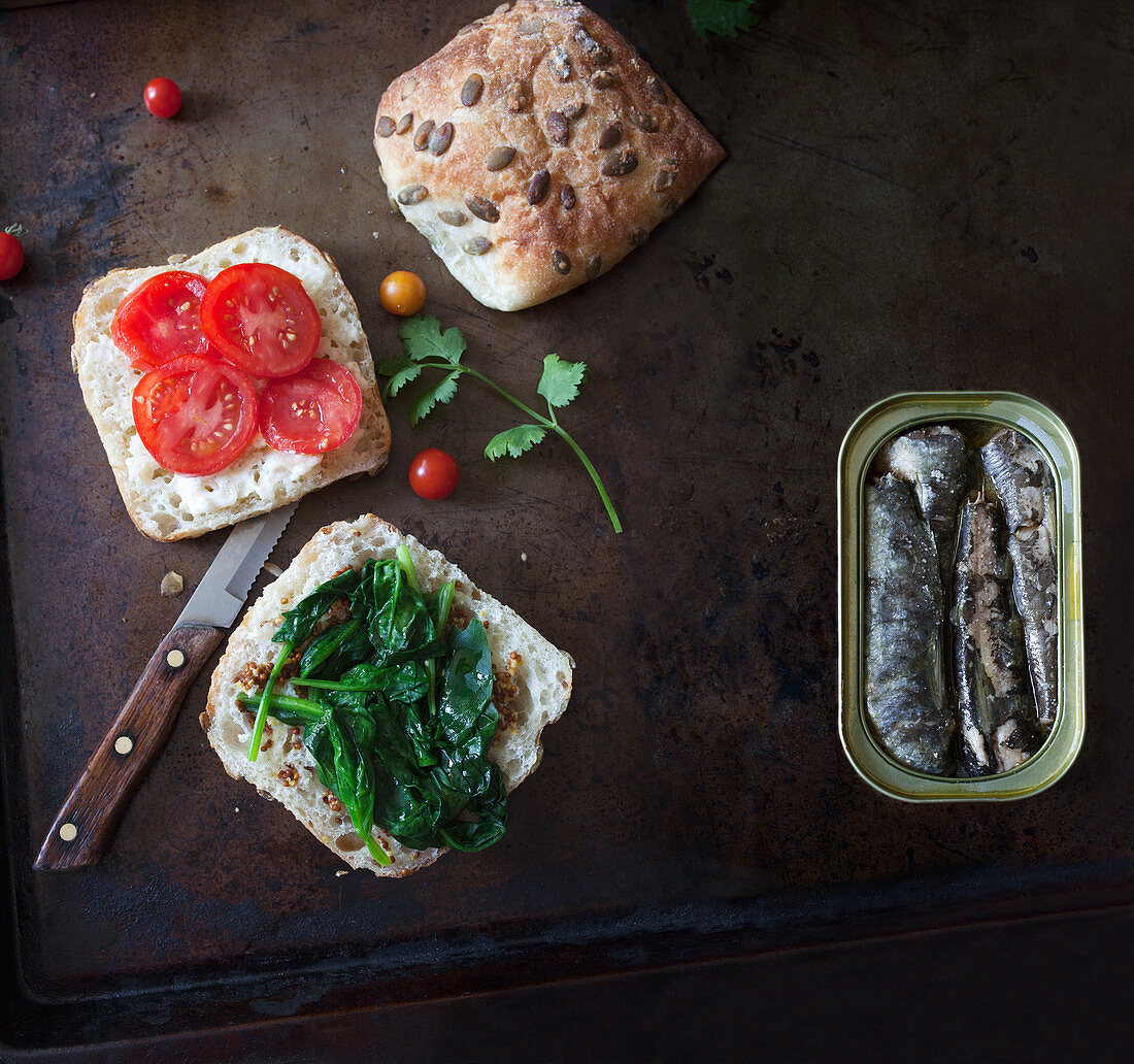 Vorbereitetes Sandwich für Sardinen