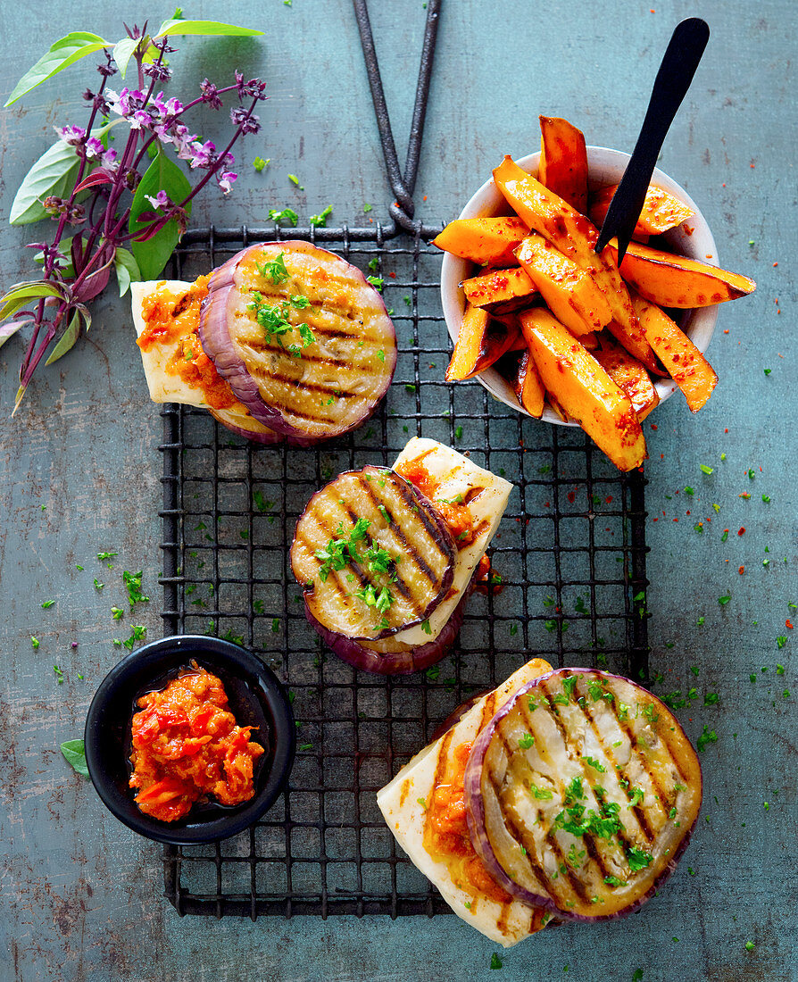 Grilled halloumi with aubergines and sweet potato chips