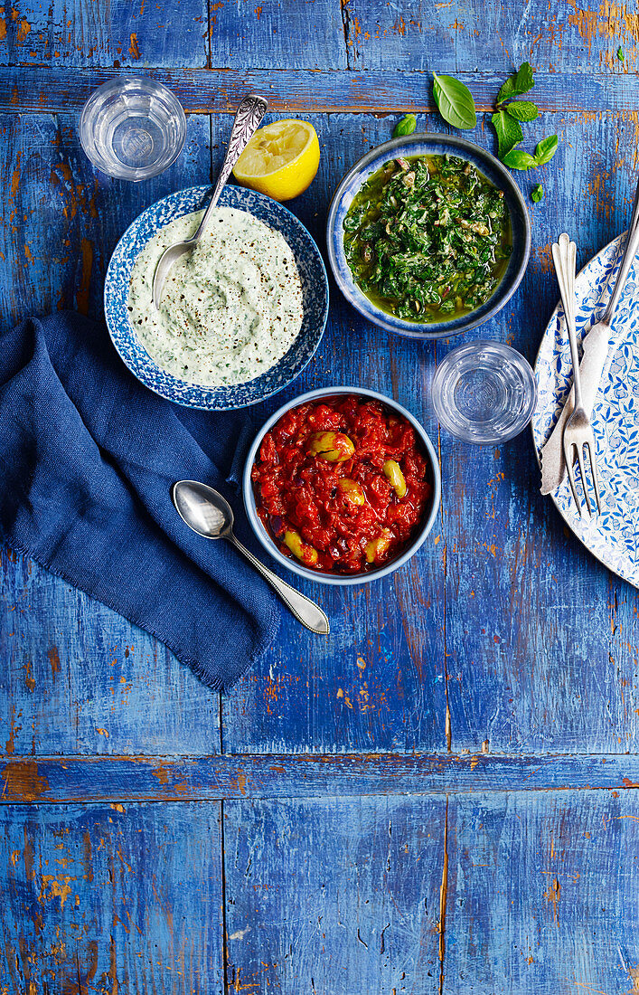 Tomaten-Oliven-Sauce, Salsa Verde und Brunnenkressecreme