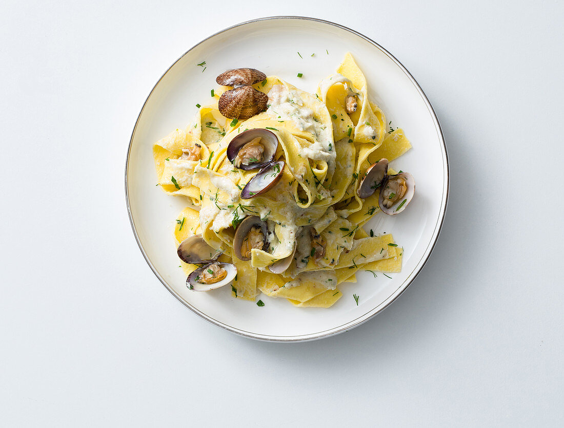 Pappardelle mit Venusmuscheln und Stockfischsauce