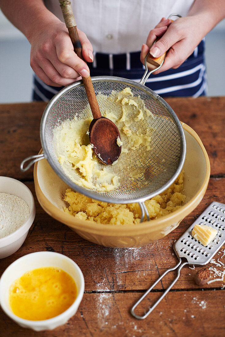 Preparing potatoes for gnocchi