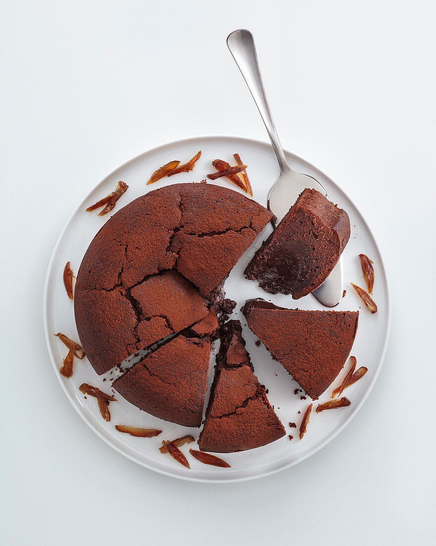 Schokoladen-Sekt-Kuchen mit Datteln